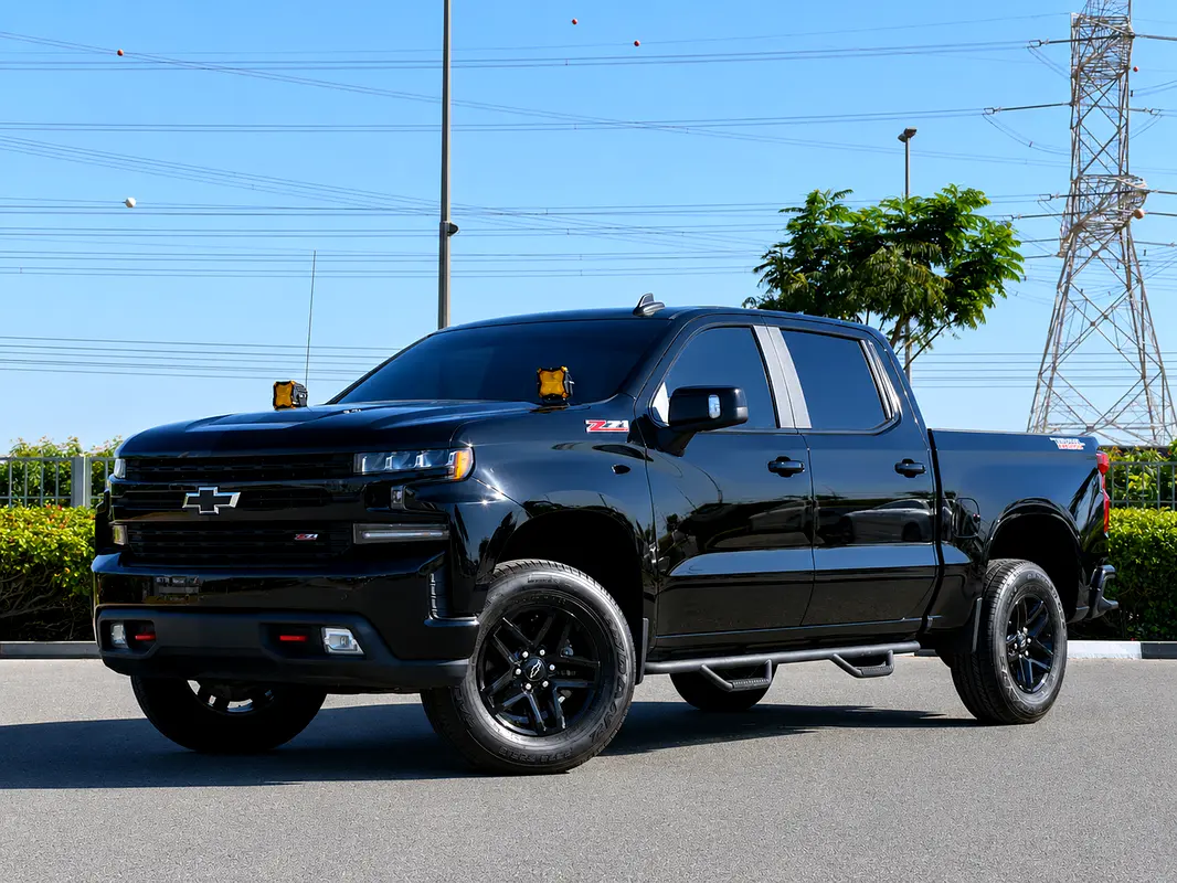 Chevrolet Silverado 2020 — photo 1 of 18