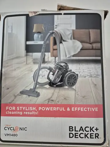 Black+Decker Cyclonic Canister Vacuum (VM1480) -