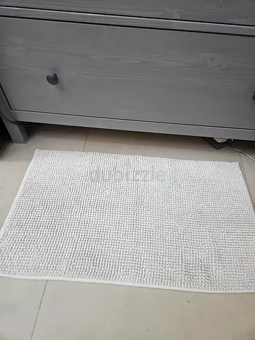 White textured bathroom rug/mat - good condition