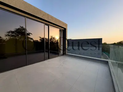 5BR signature | G+2 | Freehold | Lift | Distressed