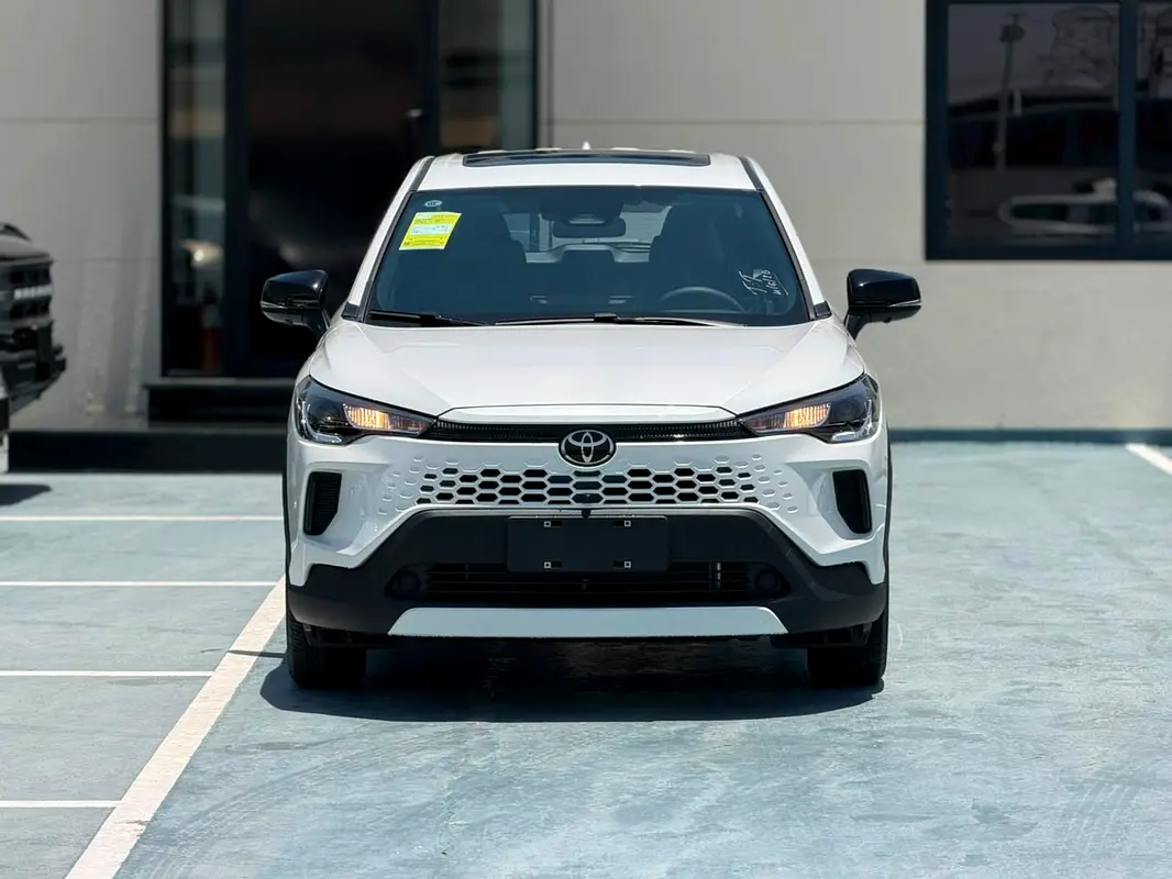 Toyota Corolla Cross 2025 — photo 1 of 18