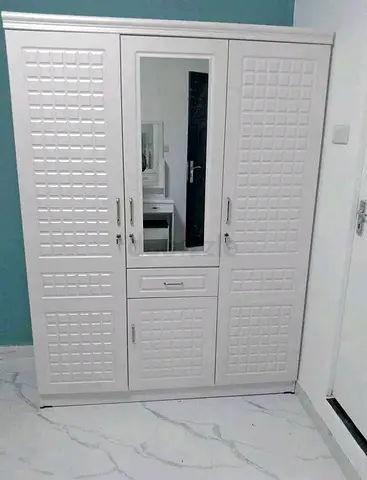 3door with mirror wardrobe