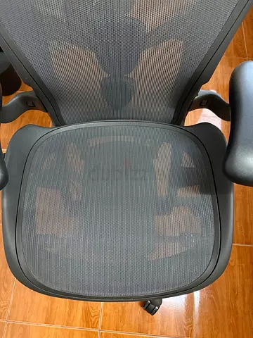 Herman Miller Remastered Size B fully loaded