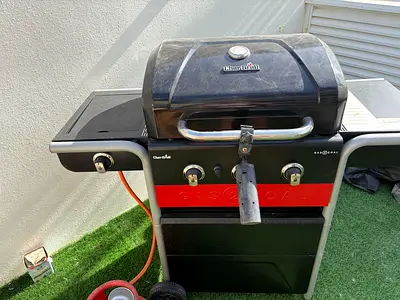 Used Char-broil  Gas/Charcoal  combo BBQ Grill with Side Burner - like new Condition