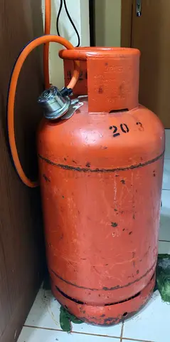 Orange LPG Gas Cylinder with Regulator and Hose,Fully loaded not using