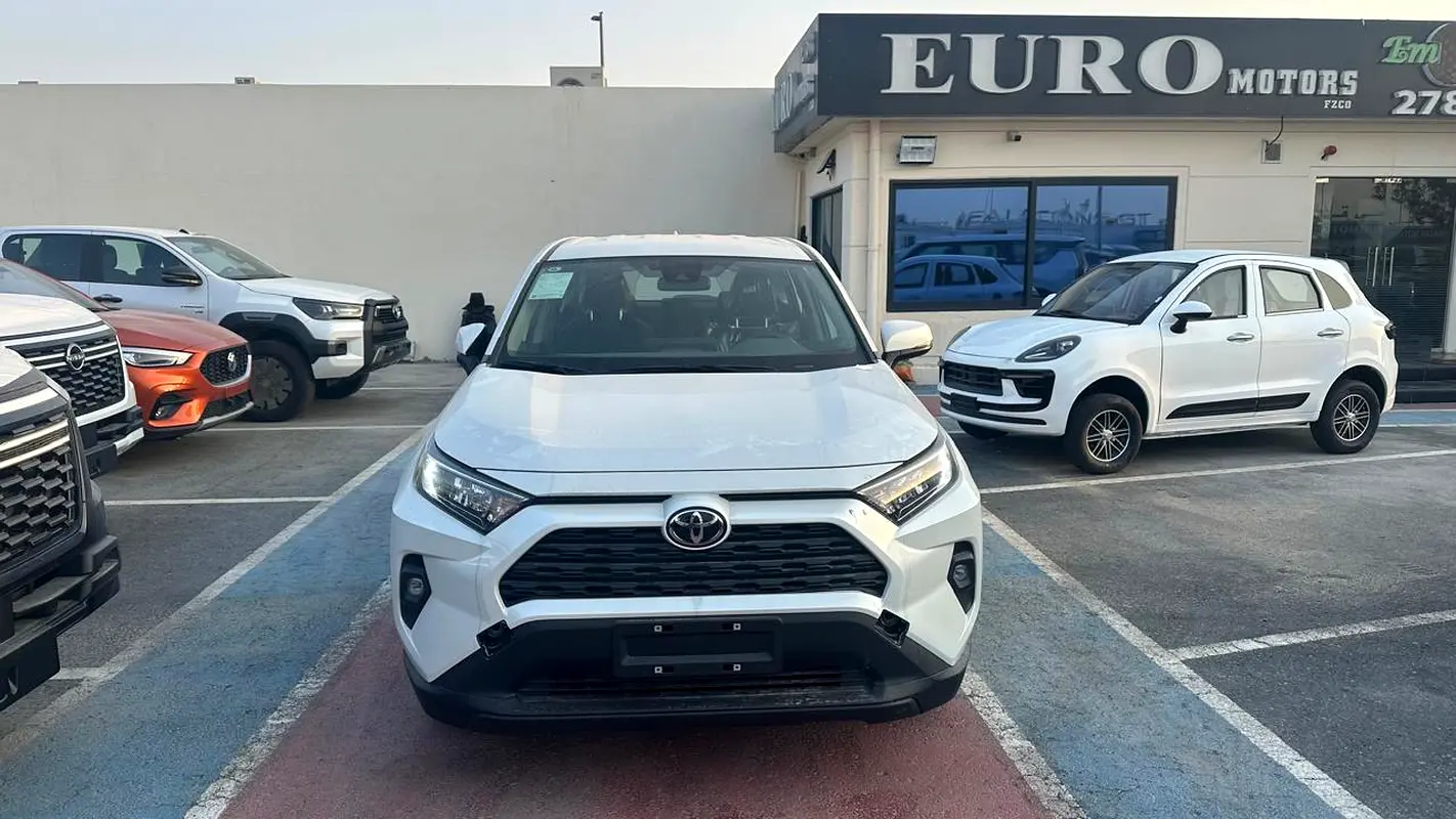 Toyota Rav 4 2025 — photo 1 of 9