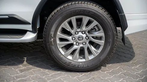 صورة 8 لـ 2026 Toyota FORTUNER