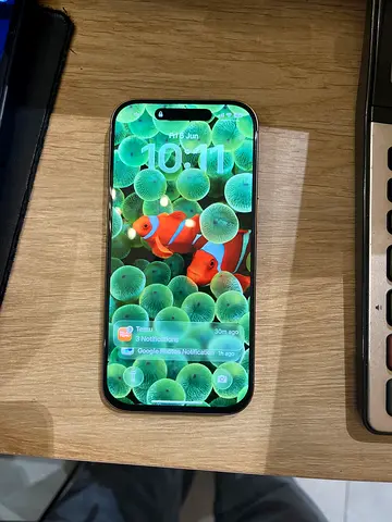 iPhone in good working condition - screen and body intact