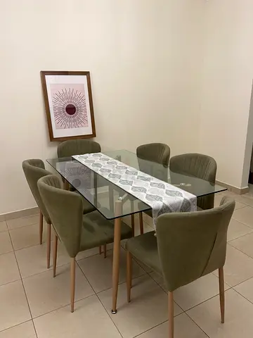 Dining Table  6 Chairs Set – Excellent Condition