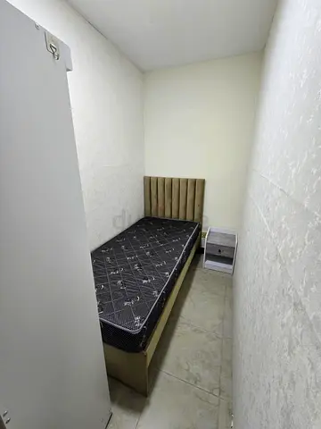 Available private room in JLT for 1500