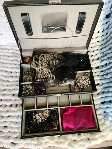 Jewellery box