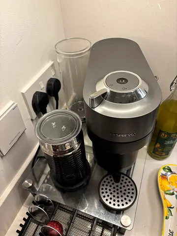 Nespresso coffee machine, coffee pod glass holder, and Aeroccino Milk Frother Good Working Condition