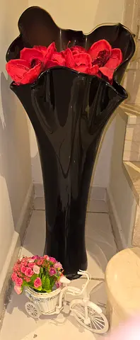 Modern Black Wave Vase
