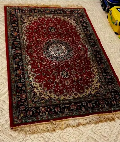 Preloved Red Medallion Persian Wool Rug. Perfect Condition. Size: 150x120cm. AED 990 Only!