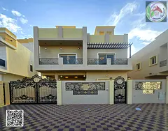 A villa with a distinctive design and super deluxe finishes, directly in front of a garden, freehold