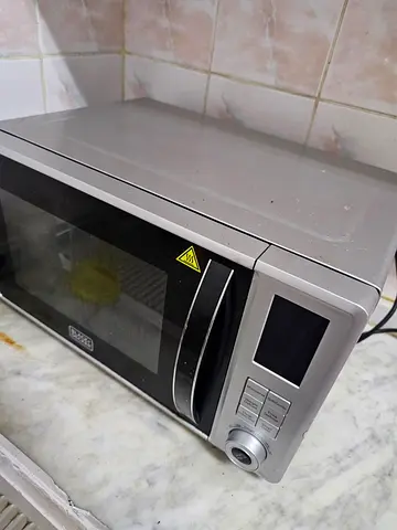 Used Black+Decker Countertop Microwave - Good Working Condition
