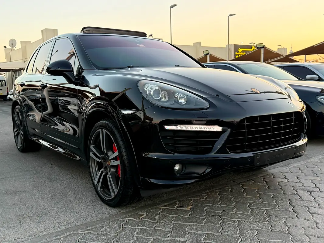 Porsche Cayenne 2014 — photo 1 of 19