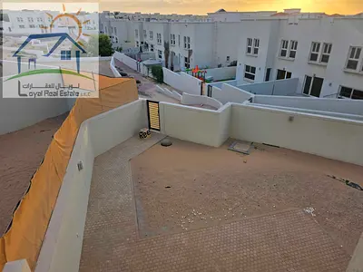 BRAND NEW 3 BEDROOM HALL TOWNHOUSE WITH 4 WASHROOMS MAIN ROAD
