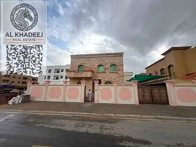 للايجار فيلا واسعة ومناسبة للسكن العائلي في موقع هادئ ومميز بمنطقة المويهات 3، بتشطيبات جيدة ومساحات كبيرة