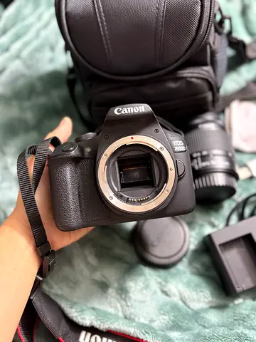 Canon EOS 2000D
