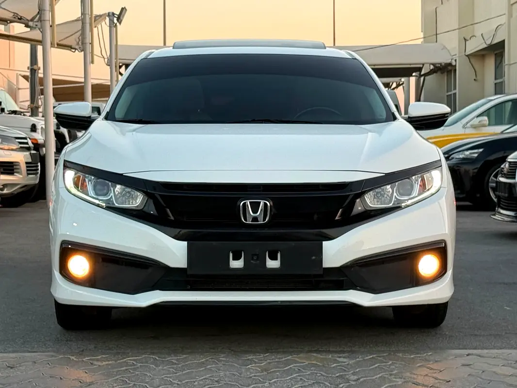 Honda Civic 2021 — photo 1 of 20