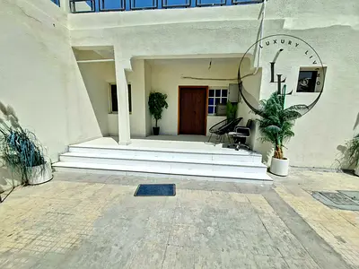 LAHWISH BIG 5 BHK VILLA JUST 85K TWO DIFFRENT ENTRANCE TWO KITCHENS INSIDE NEW AC PARKING INSIDE