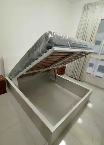 Ikea king size hydraulic bed with Ikea mattress