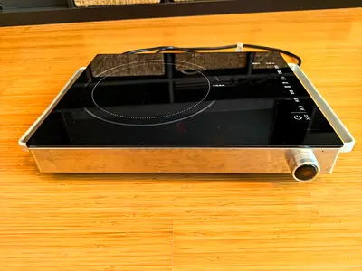 Portable single-burner induction cooktop - lightly used