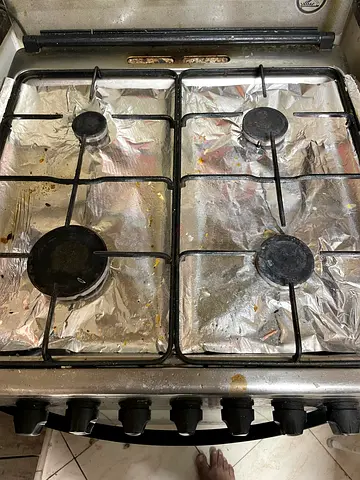 Used freestanding gas oven and hob - 4 burners and closed type oven. Fire is 2-way