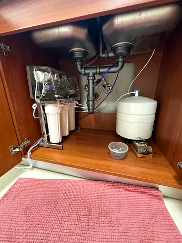 Water Filtration System - RO, under-sink Reverse Osmosis - Good Condition. Less than a year old