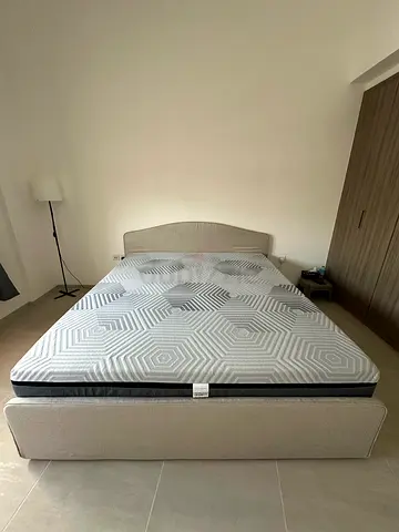 King Bed 180x200 with Southerland Memory Mattress - Like New