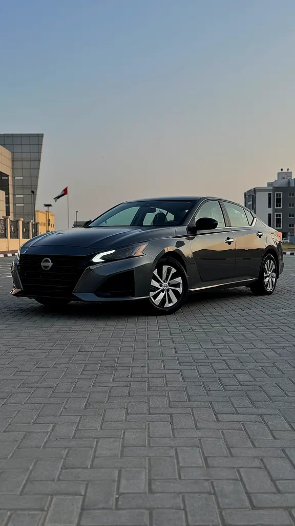 Nissan Altima 2024 — photo 1 of 11