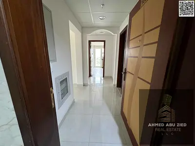 مع باركينج خاص, ارقي شقة غرفتين وصالة للايجار السنوي _الرميلة | غرف نوم ماستر, خزائن بالحائط, صالة واسعه مع بلكون | موقع مميز وحيوي مناسب للعائلات