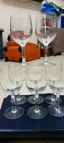 Set of 8 Clear Wine Glasses - Lightly Used