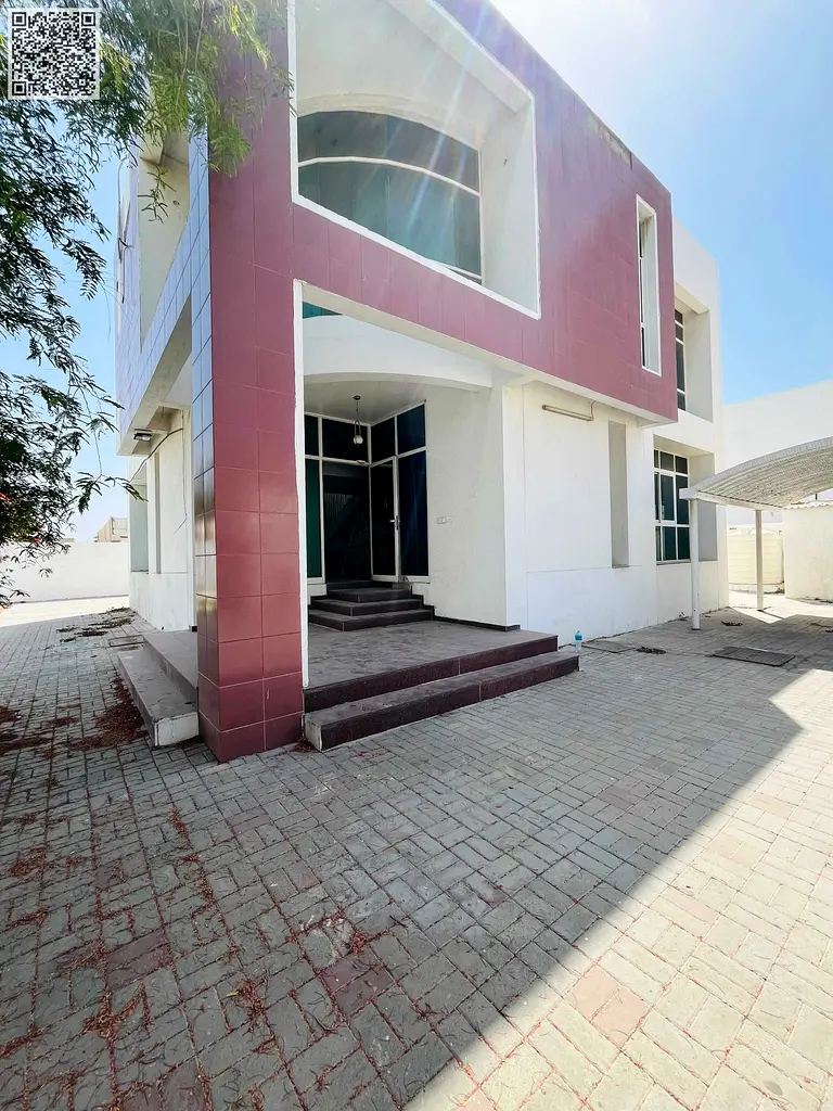 Spacious 5-Bedroom Villa for Rent in Prime Location