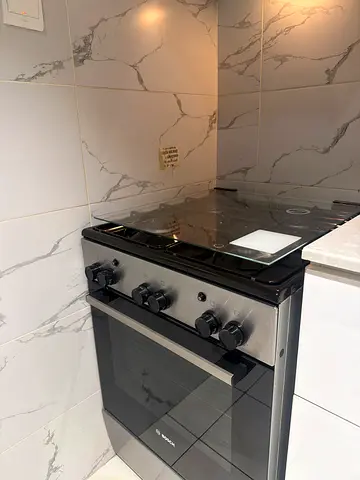 Used BOSCH freestanding gas cooker with electric oven AND GLASS LID in Amazing Condition 60x60