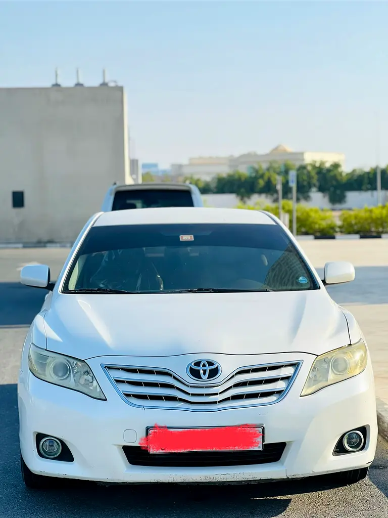 Toyota Camry 2011 — photo 1 of 6