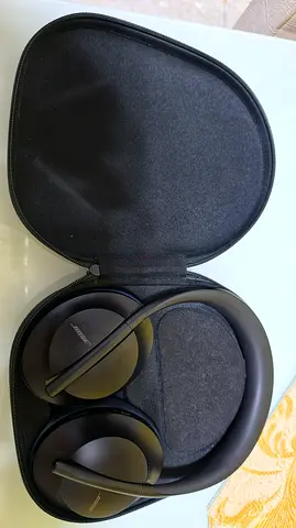Bose 700 Noise-Cancelling Bluetooth Headphones (Triple Black) (Used)