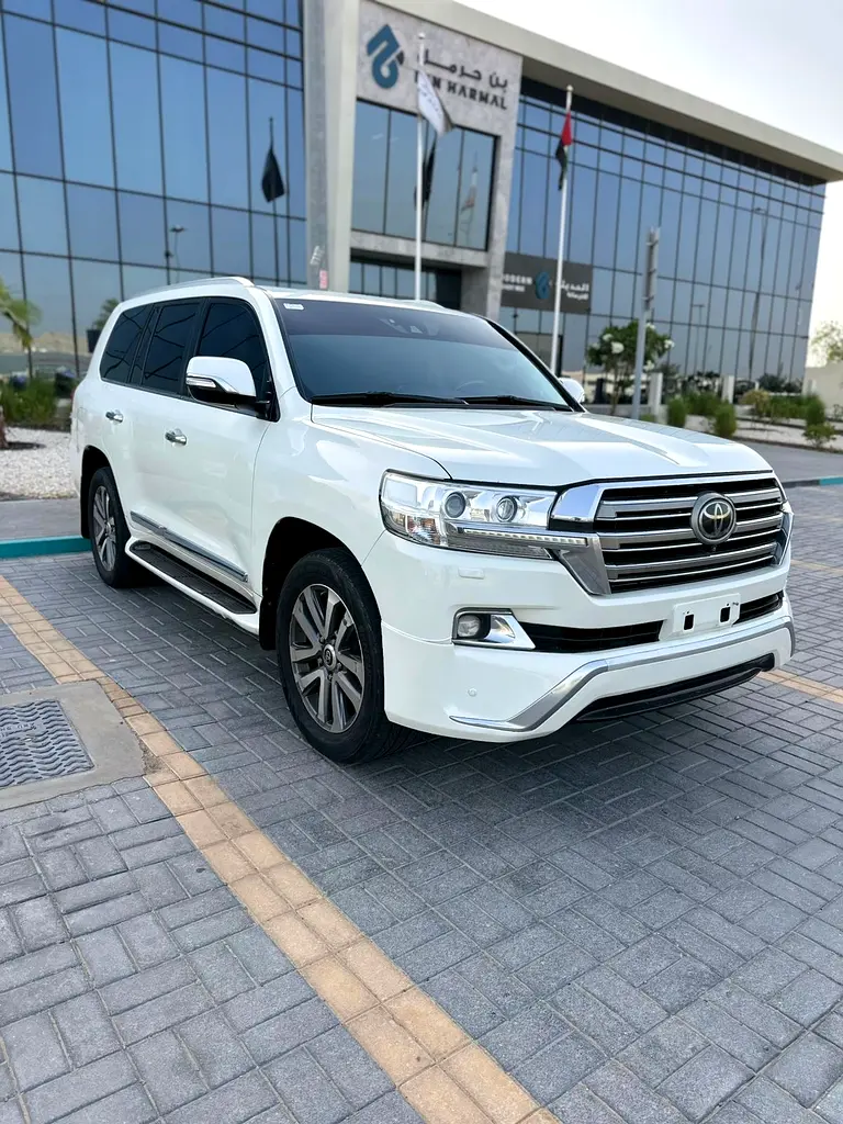 Toyota Land Cruiser 2018 — photo 1 of 9