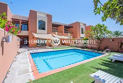 Beachfront, direct access. Private pool and garden