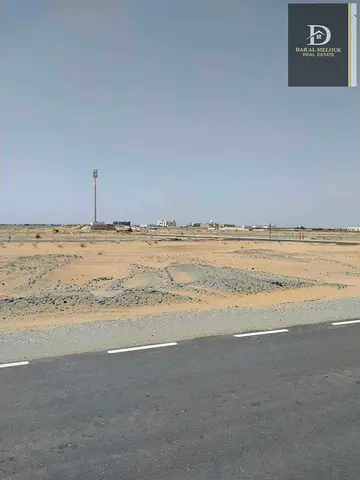 للبيع في الشارقة منطقة السحيمه ضاحية الرويضات ارض سكنية مساحة 2420 قدم تصريح ارضي وطابقين بالتقسيط