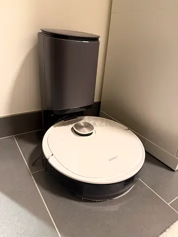 Robot vacuum cleaner ecovacs deebot ozmo t8+