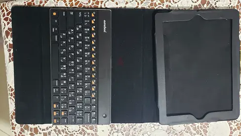 Universal Bluetooth Keyboard Case for 9.7 Tablet / iPad – Good Condition