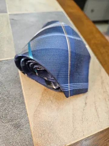 New Classy Kenneth Cole Reaction Blue Plaid Mens Tie