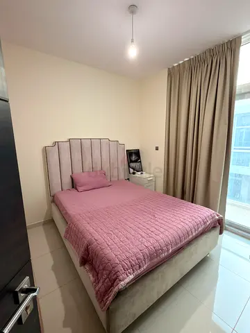 Clean private room in a 3br villa preferably for a single professional