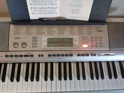 Casio LK-270 Lighted Keyboard Piano – Good Condition – AED 800