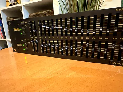 Yamaha Equalizer Q2031B