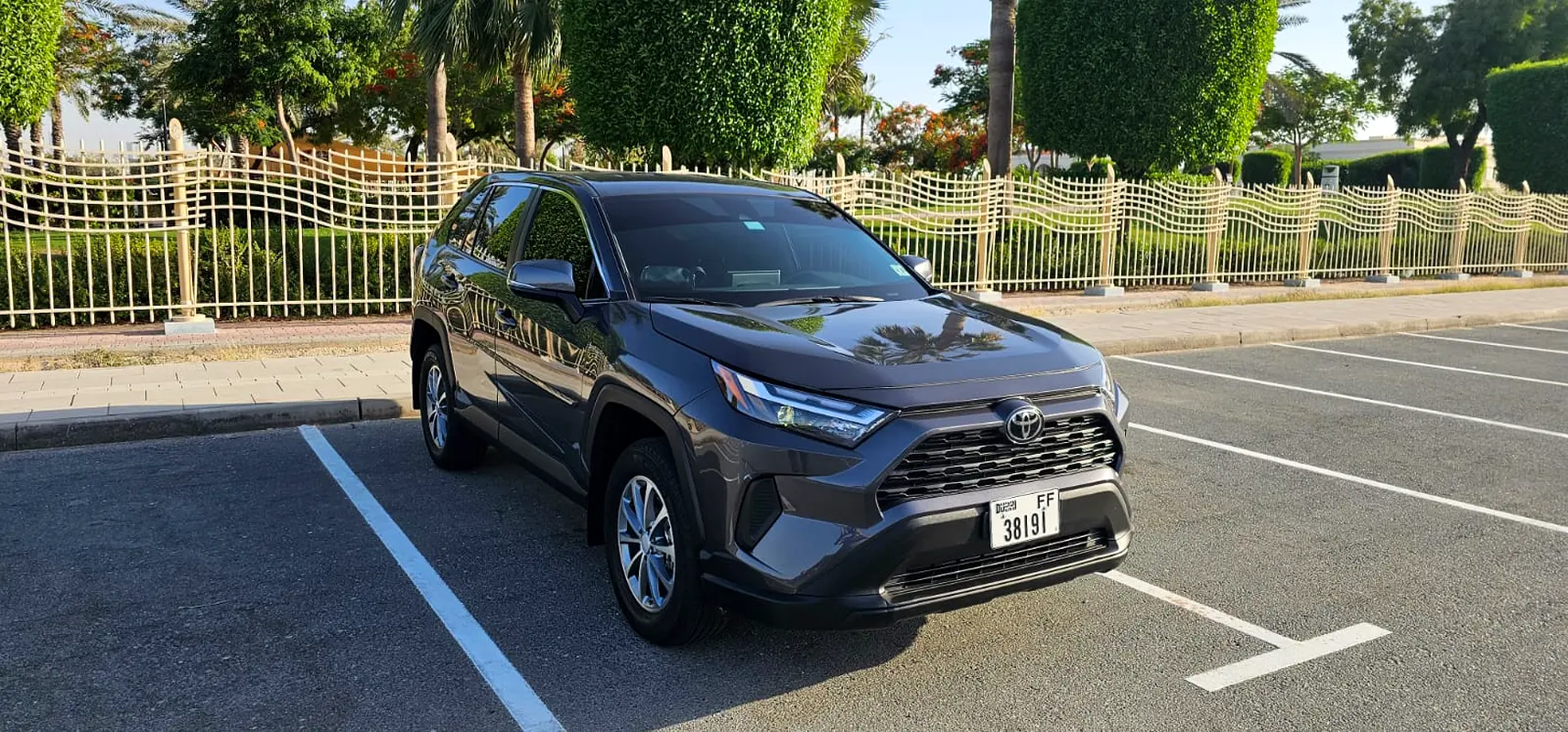 Toyota Rav 4 2025 — photo 1 of 16