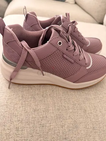Sketchers for ladies