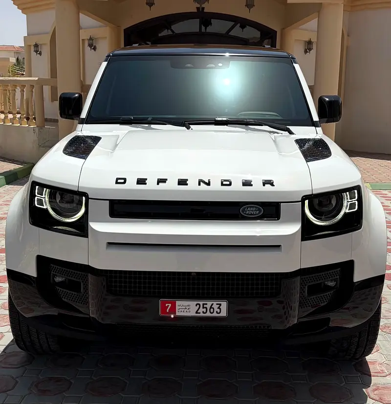 Land Rover Defender 2025 — photo 1 of 9
